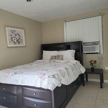 Entire Guesthouse 5 Mins To Siesta Key & Downtown 萨拉索塔 外观 照片