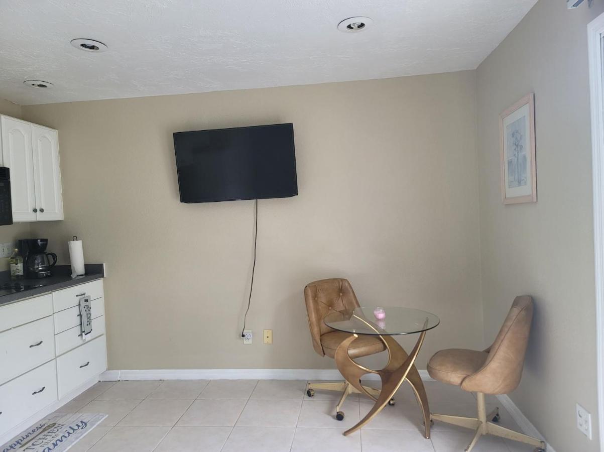 Entire Guesthouse 5 Mins To Siesta Key & Downtown 萨拉索塔 外观 照片