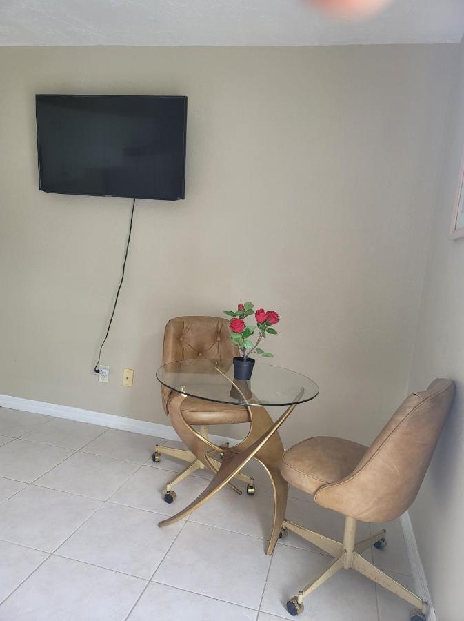 Entire Guesthouse 5 Mins To Siesta Key & Downtown 萨拉索塔 外观 照片