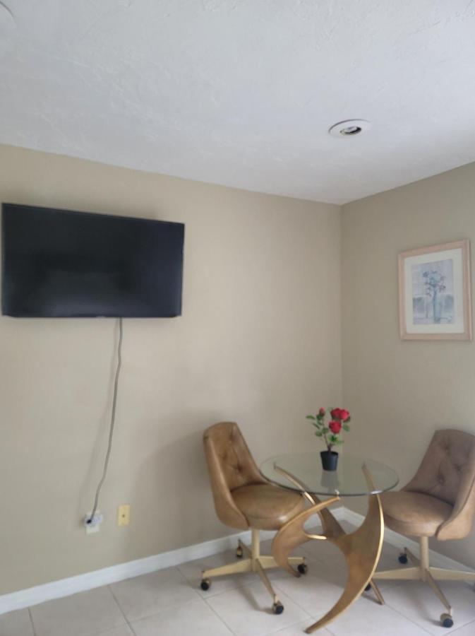 Entire Guesthouse 5 Mins To Siesta Key & Downtown 萨拉索塔 外观 照片
