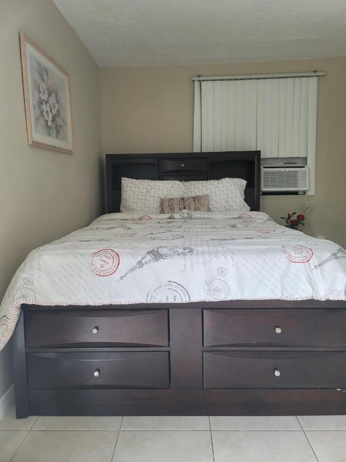 Entire Guesthouse 5 Mins To Siesta Key & Downtown 萨拉索塔 外观 照片